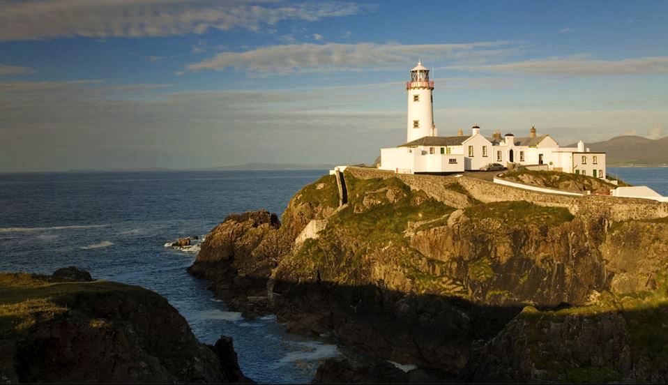 Leuchtturm an der Küstenlinie von Irland